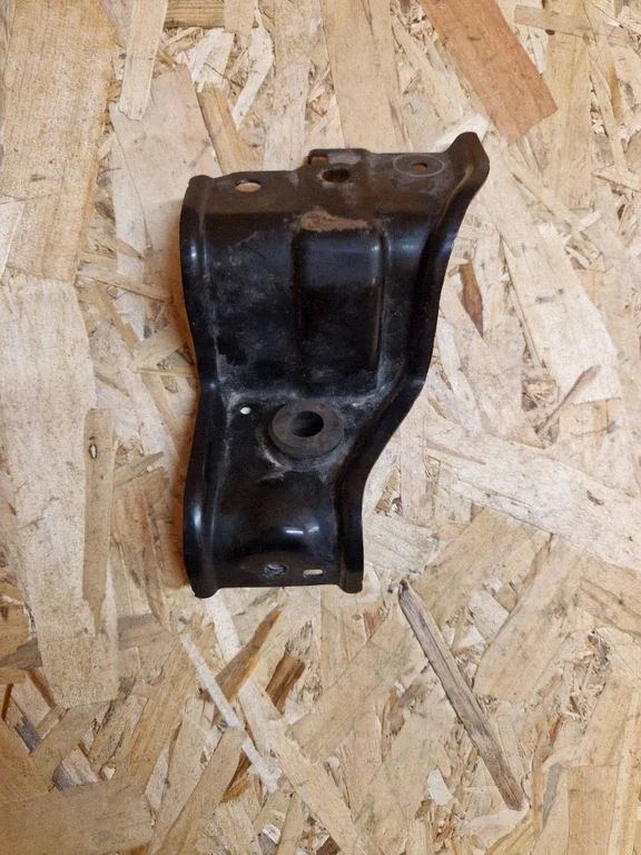 Radiator support slam panel bracket – right