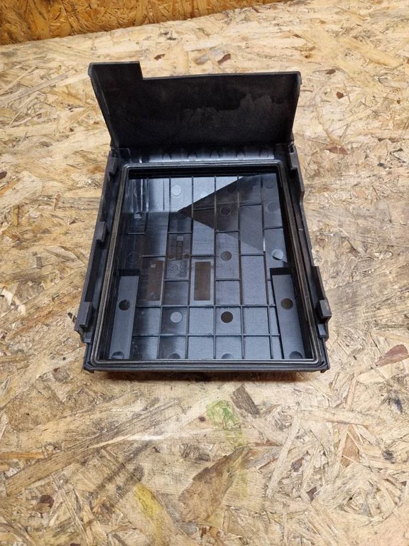 Fuse box cover 1K0937132F