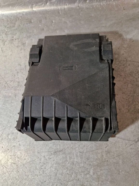 Fuse box cover 1K0937132F