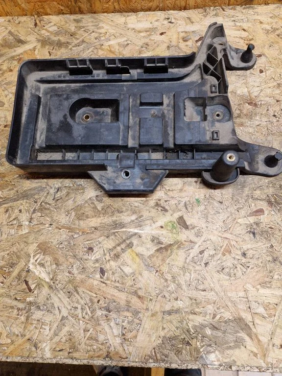 Battery tray 7N0915333