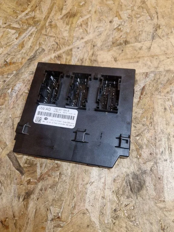Comfort/convenience module 1K0937084B
