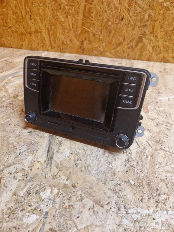 Radio/CD/DVD/GPS head unit – Volkswagen Jetta VI (2011-2018)