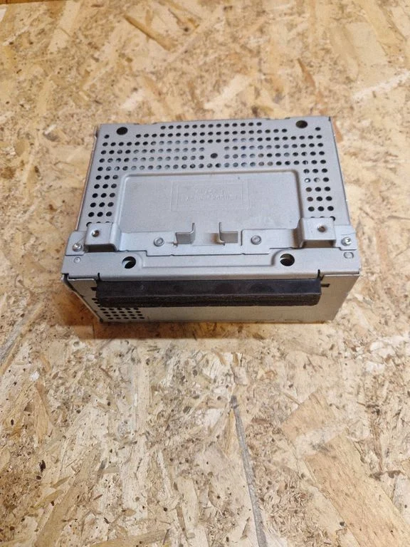 Radio, odtwarzacz CD/DVD, nawigacja E1BT18C815GM