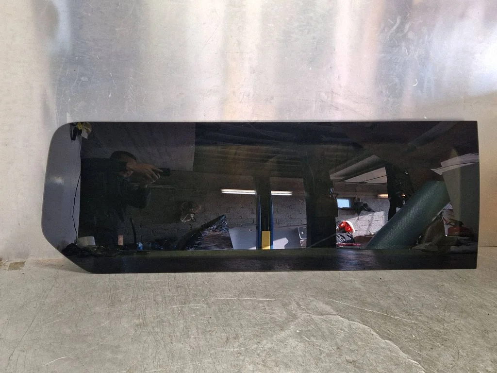 Rear side window JK21B29740K