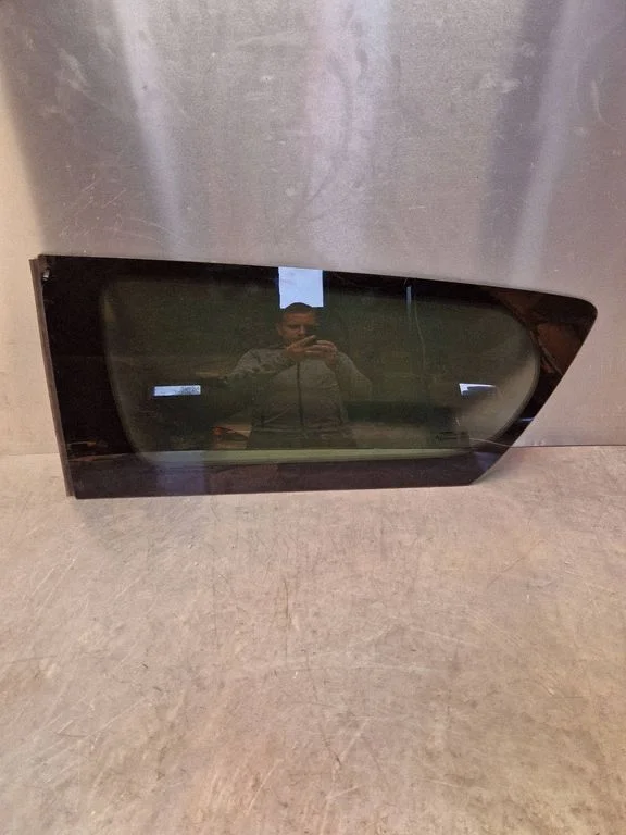 Rear side window 43R000184
