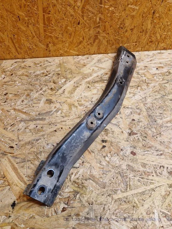 Absorber zderzaka przedniego – Mitsubishi Outlander (2013-2021)