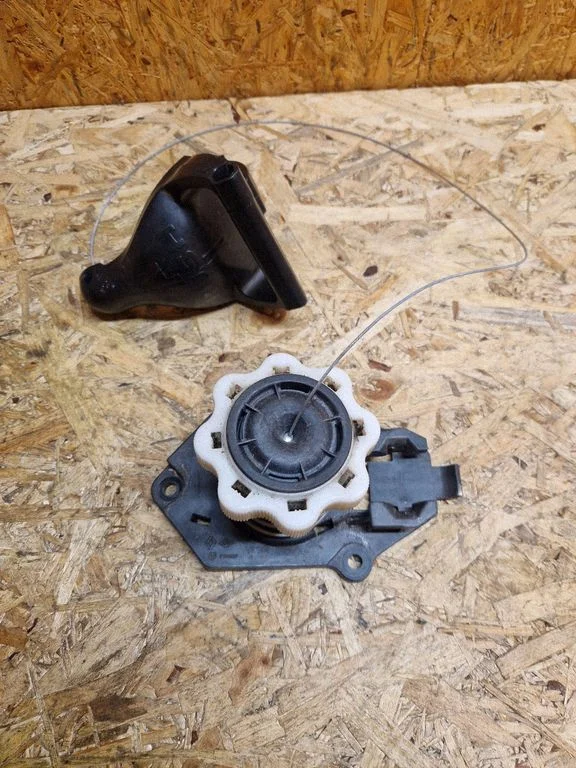 Spare wheel mounting bracket – Renault Clio IV (2012-2019)