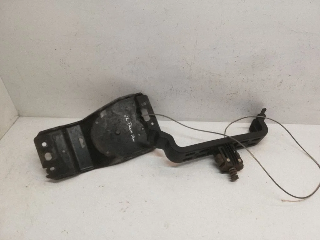 Spare wheel mounting bracket – Chrysler Town & Country V (2008-2016)