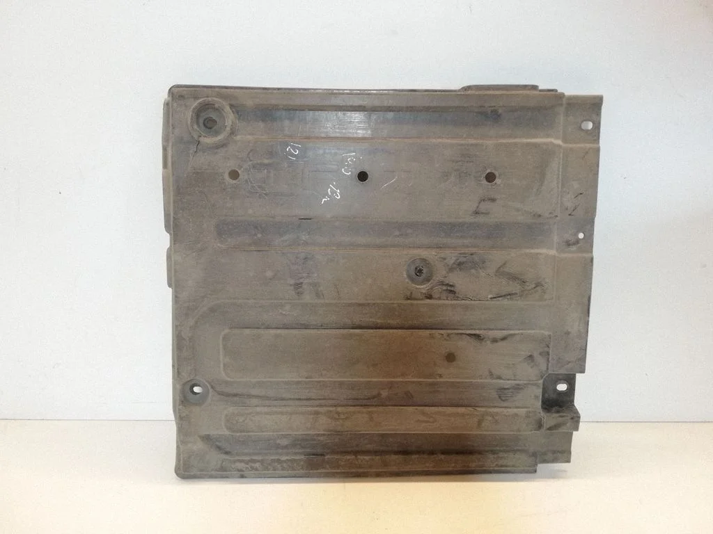 Rear underbody cover/under tray 841373Z000
