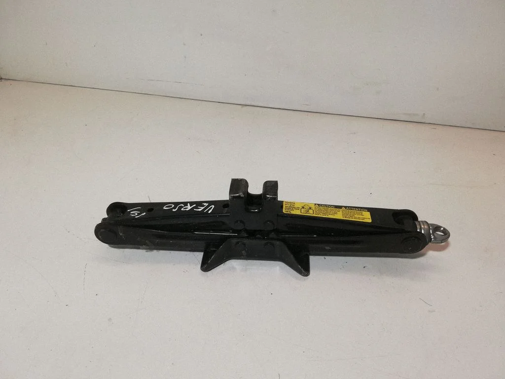 Lift Jack – Toyota Corolla Verso AR10 (2004-2009)