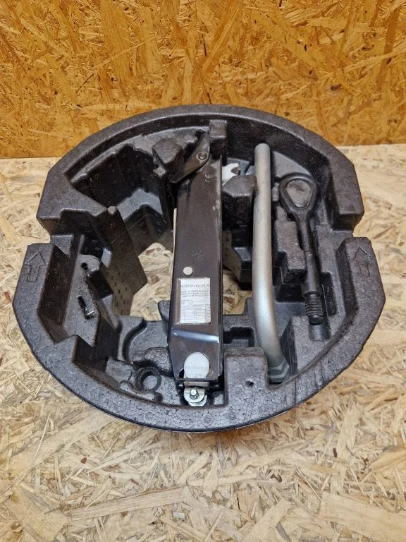 Tool box – Skoda Rapid (NH) (2012-2019)