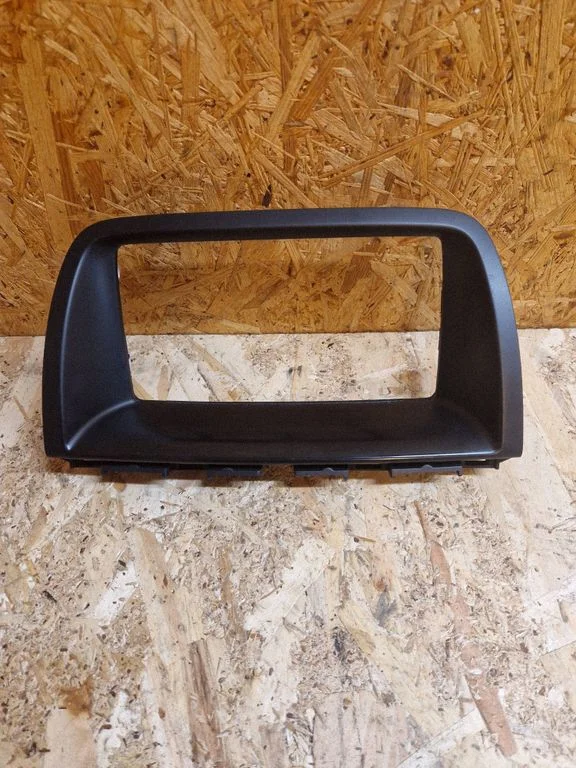 Radio/GPS head unit trim KD4555231