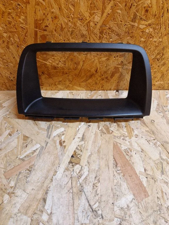 Radio/GPS head unit trim KD4555231