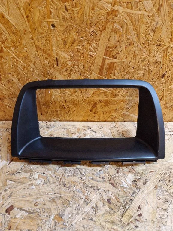 Radio/GPS head unit trim KD455523