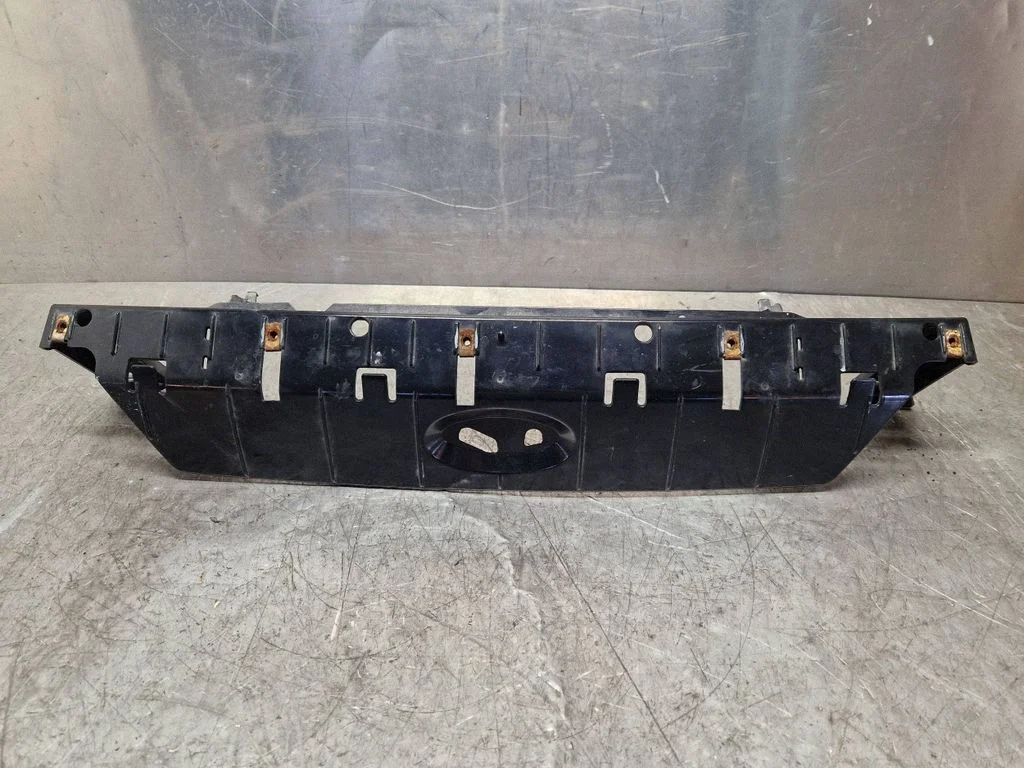Radiator trim 2M2BR16E166B