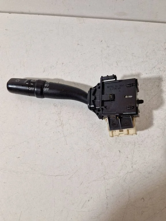 Suunatulede/tulede hoob – Toyota Corolla Verso AR10 (2004-2009)