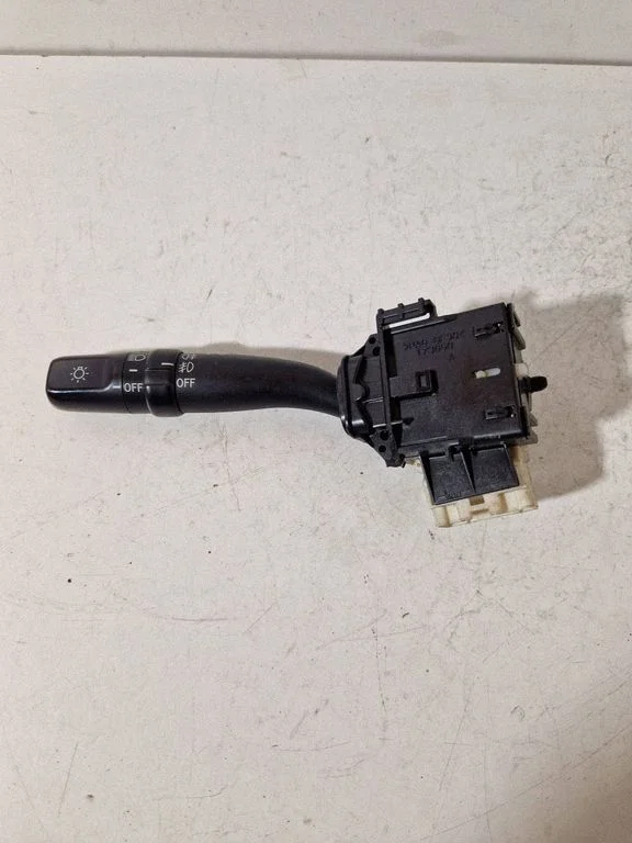 Suunatulede/tulede hoob – Toyota Corolla Verso AR10 (2004-2009)