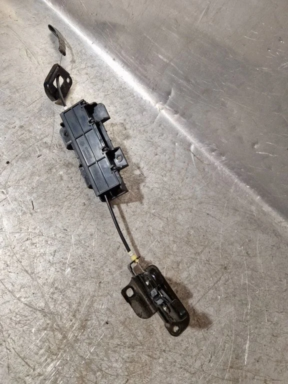 Seat back rest lock catch – Renault Koleos I (2008-2016)