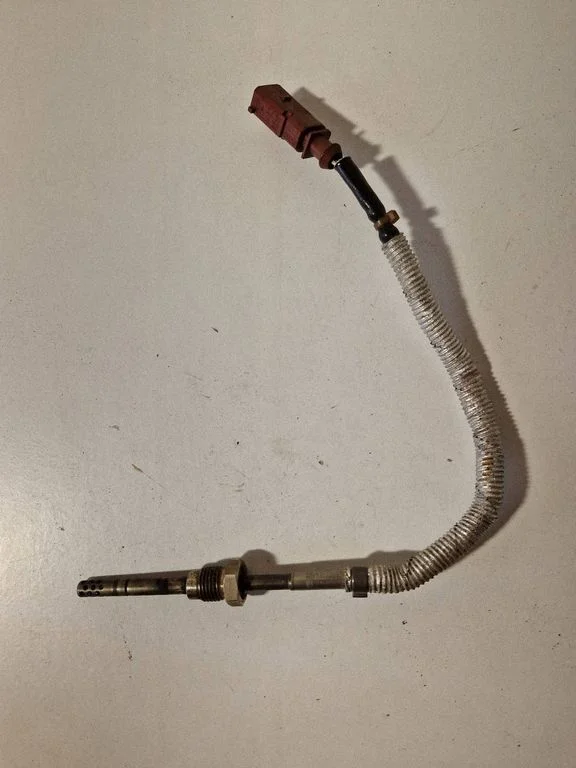 Exhaust gas temperature sensor 059906088M