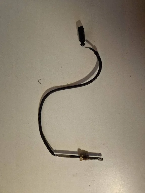 Exhaust gas temperature sensor 059906088AT