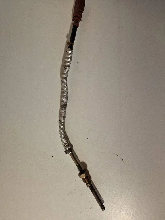 Exhaust gas temperature sensor 059906088M