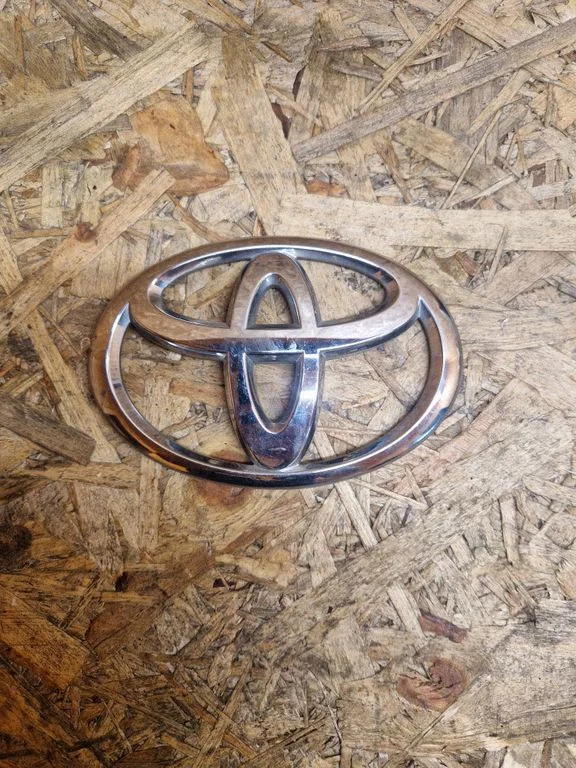 Manufacturers badge/model letters – Toyota Verso (2009-2018)