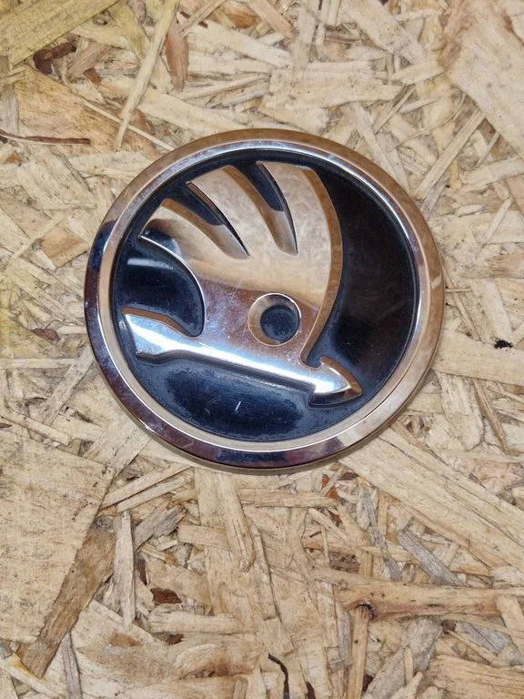 Manufacturers badge/model letters – Skoda Superb B8 (3V) (2015-2024)