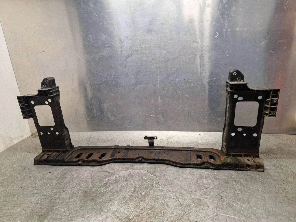 Bottom radiator support slam panel – Hyundai i30 (2013-2016)