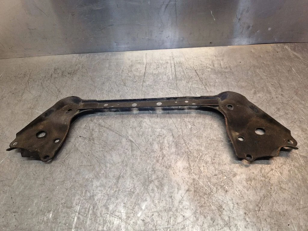 Bottom radiator support slam panel – Nissan Juke I F15 (2010-2018)