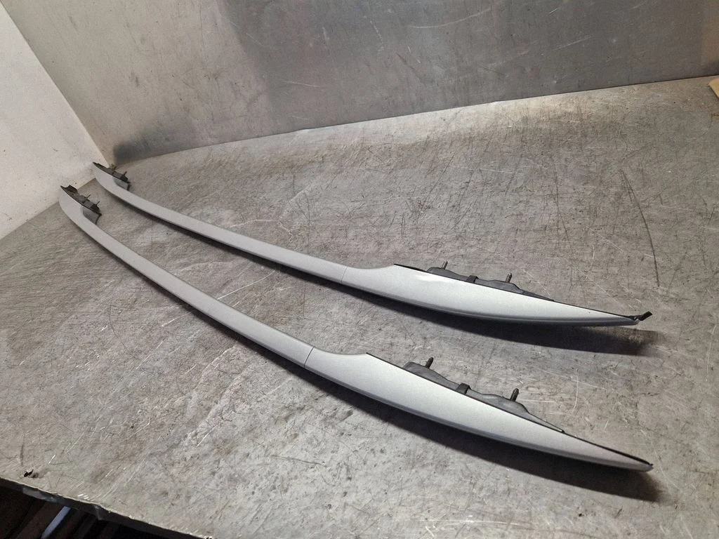 Roof bar rail GHP951U38