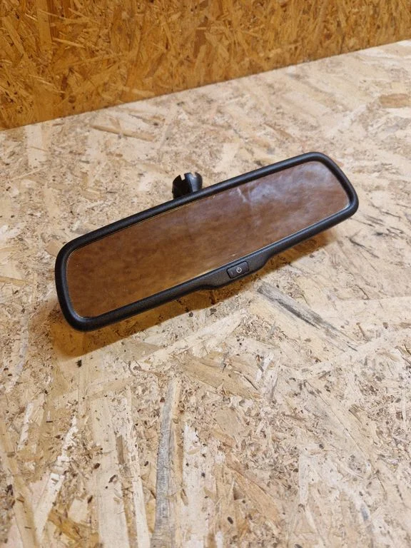 Rear view mirror (interior) E11026654