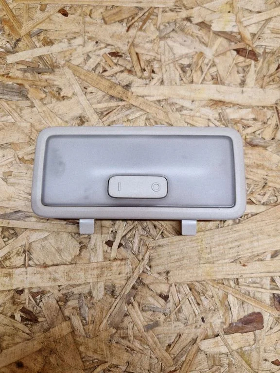 Inna lampka wnętrza H1BB13776EE