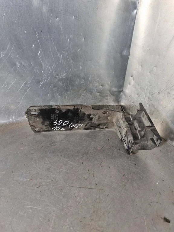 Radiaatori kinnitusklamber – BMW 3-seeria E92 E93 (2005-2014)