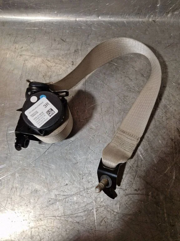 Third row seat belt – Chrysler Pacifica (2017-)