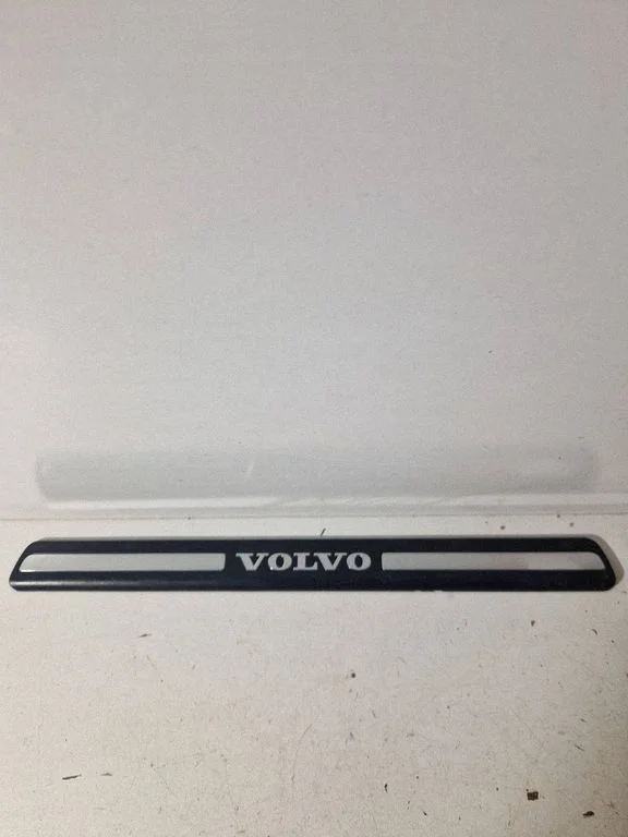 Sill/side skirt trim – Volvo XC70 (2008-2013)