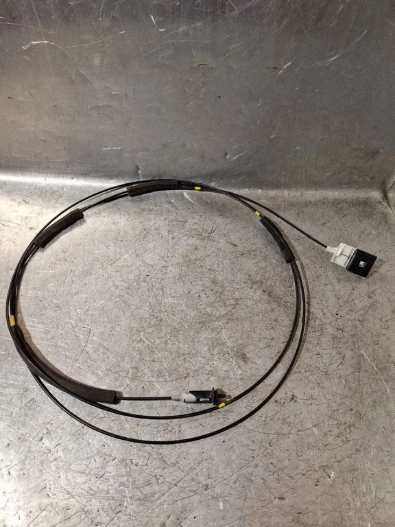Fuel cap flap release cable – Toyota Land Cruiser (J120) (2002-2009)