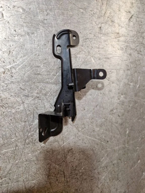 Intercooler pipe mounting bracket – Opel Insignia A (2008-2017)