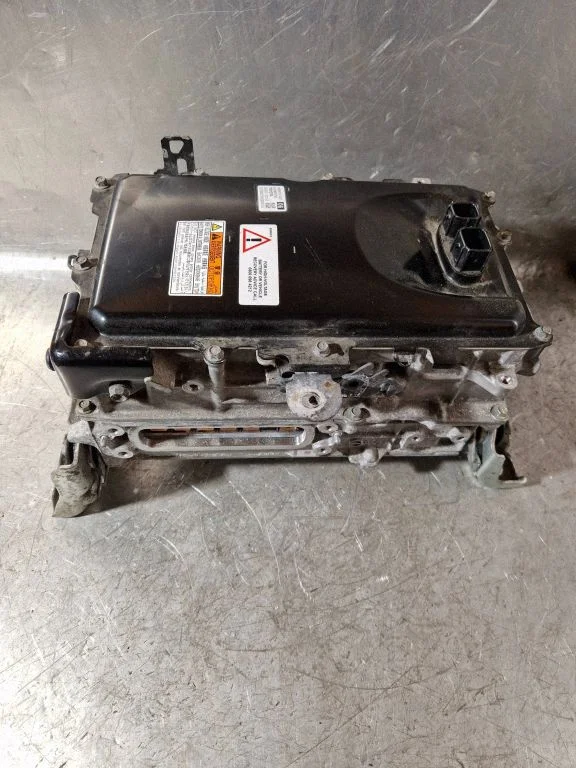 Voltage converter inverter – Toyota Camry VIII XV70  (2017-2024)