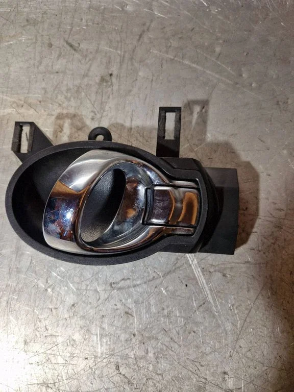 Loading door interior handle – front left