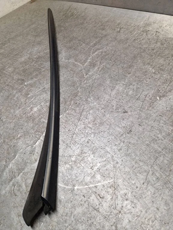 Windshield trim 9682757980