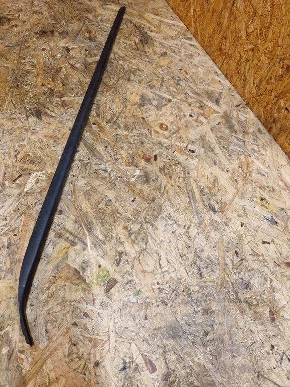Windshield trim 7N0854328B
