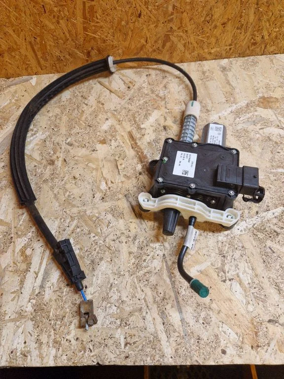 Hand brake control module – Peugeot 508 RXH (2011-2018)