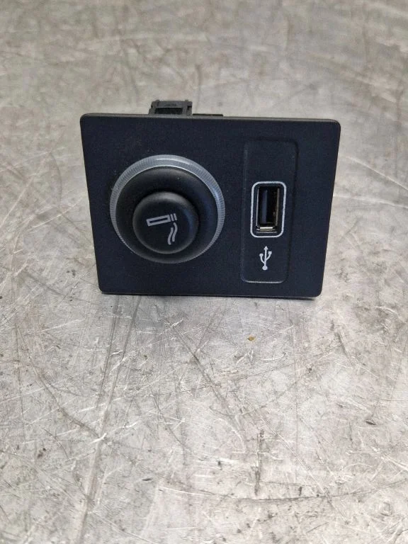 12 V Socket (rear) 5Q091934183S