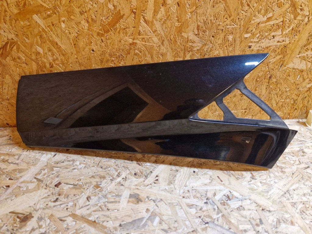 Rear fender molding trim AM51U29612A