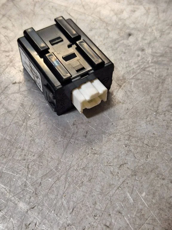 Võtmeta süsteemi KESSY (keyless) juhtplokk/moodul X1T85571M