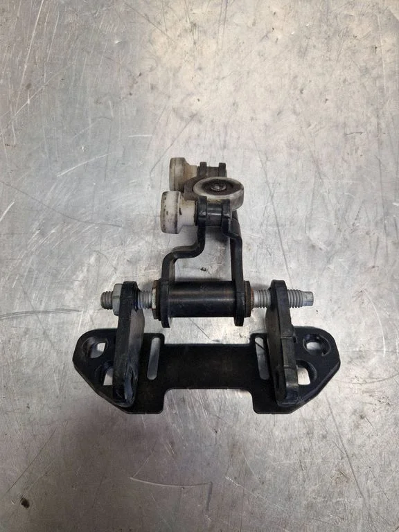 Sliding door middle roller runner – Volkswagen Crafter (2006-2016)