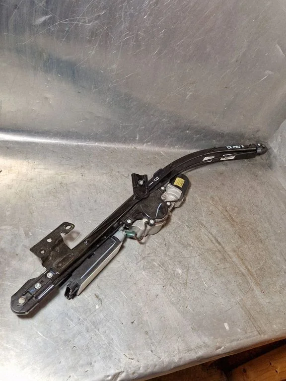Sliding door motor – Chrysler Pacifica (2017-)