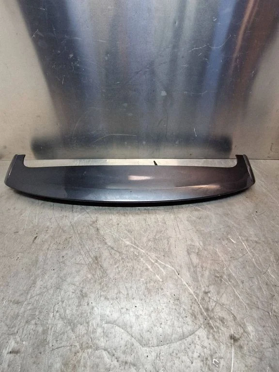 Tailgate/trunk spoiler
