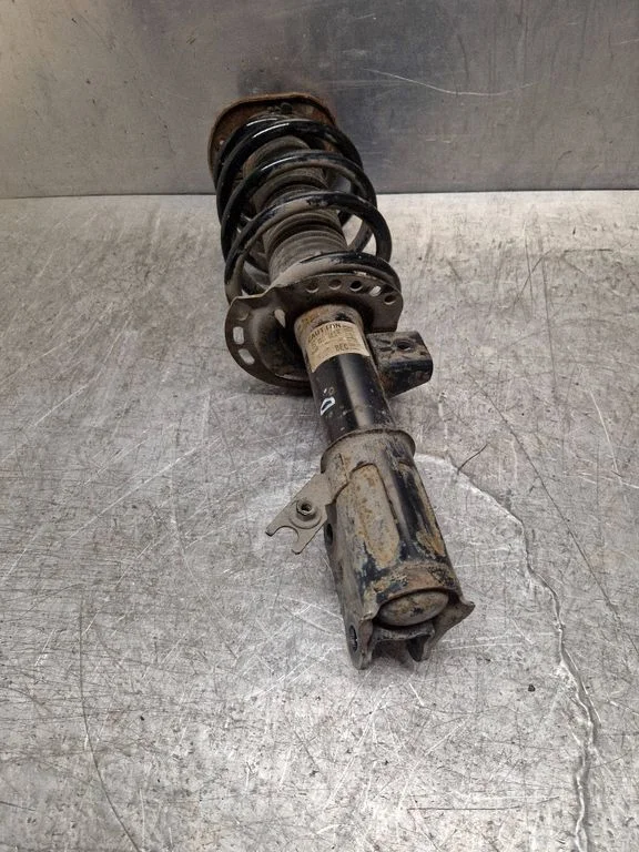Front shock absorber with coil spring E1GC18045