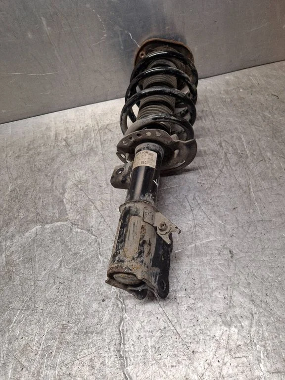 Front shock absorber with coil spring E1GC18K001